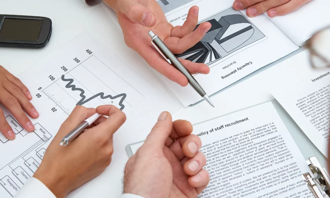 How Strategic Leaders Set Goals That Actually Stretch Them (Without Burning Out)